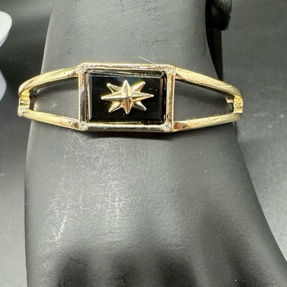 Rachel Roy Beautiful Gold Tone With Black Stone Cuff Bracelet - Picture 1 of 6